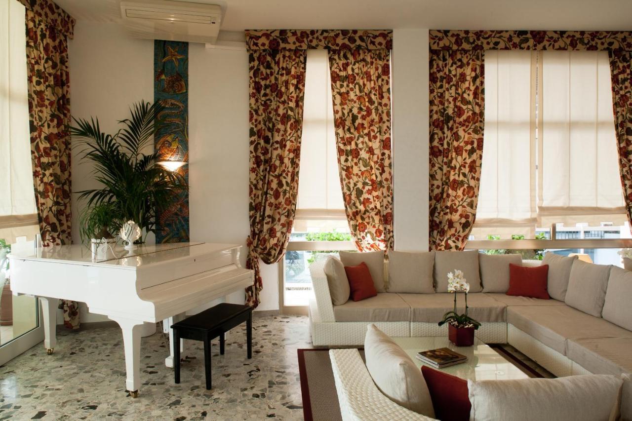 Hotel Canarie Лідо-ді-Єзоло Екстер'єр фото