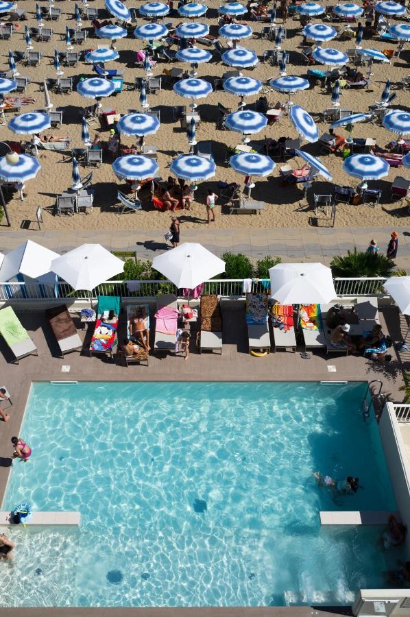 Hotel Canarie Лідо-ді-Єзоло Екстер'єр фото