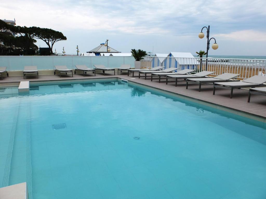 Hotel Canarie Лідо-ді-Єзоло Екстер'єр фото