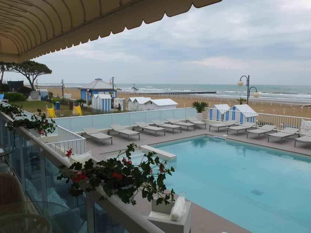 Hotel Canarie Лідо-ді-Єзоло Екстер'єр фото