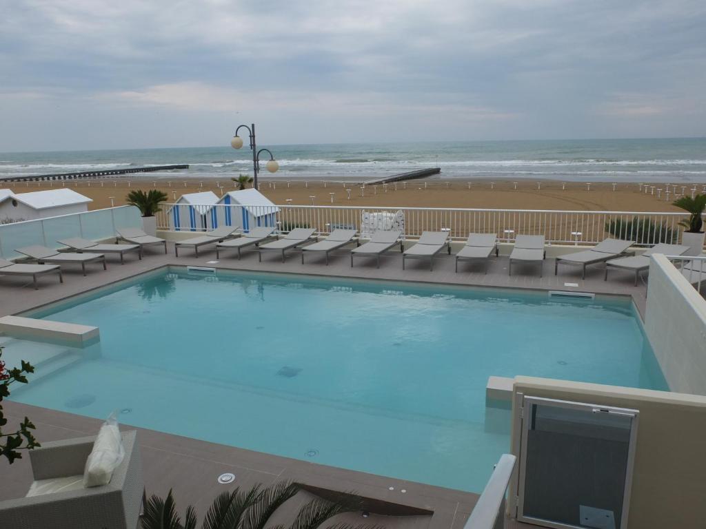 Hotel Canarie Лідо-ді-Єзоло Екстер'єр фото