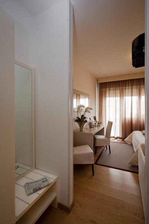Hotel Canarie Лідо-ді-Єзоло Номер фото
